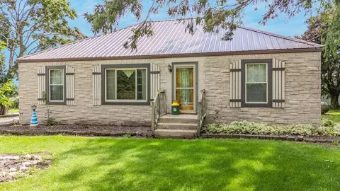 w8749 Hunters Road, Hortonville, WI 54944