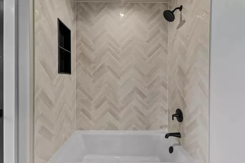 Bath - 7205 N Trinity Ct, Appleton, WI 54913 photo 6 of 12