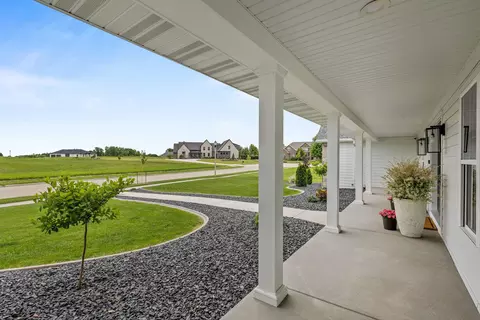 Exterior - 7205 N Trinity Ct, Appleton, WI 54913 photo 3 of 6