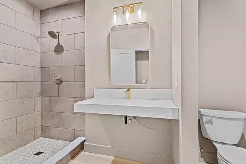 Bath - 7205 N Trinity Ct, Appleton, WI 54913 photo 10 of 12