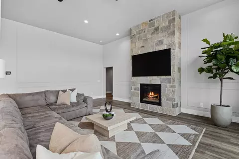 Living - 7205 N Trinity Ct, Appleton, WI 54913 photo 5 of 8