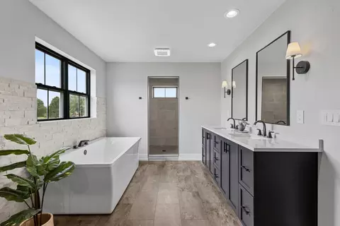 Bath - 7205 N Trinity Ct, Appleton, WI 54913 photo 2 of 12