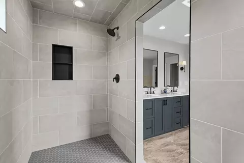Bath - 7205 N Trinity Ct, Appleton, WI 54913 photo 4 of 12