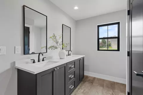 Bath - 7205 N Trinity Ct, Appleton, WI 54913 photo 7 of 12
