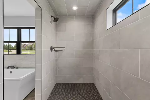 Bath - 7205 N Trinity Ct, Appleton, WI 54913 photo 3 of 12