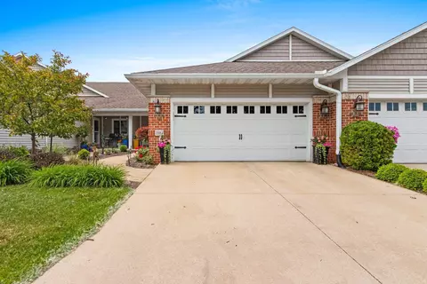 2588 Bay Harbor Cir #3, Green Bay, WI 54304