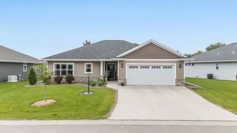 Exterior - 5090 N Milkweed Trl, Appleton, WI 54913 photo 3 of 9