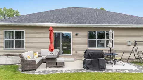 Exterior - 5090 N Milkweed Trl, Appleton, WI 54913 photo 6 of 9