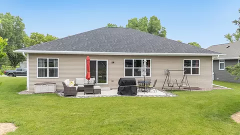 Exterior - 5090 N Milkweed Trl, Appleton, WI 54913 photo 7 of 9
