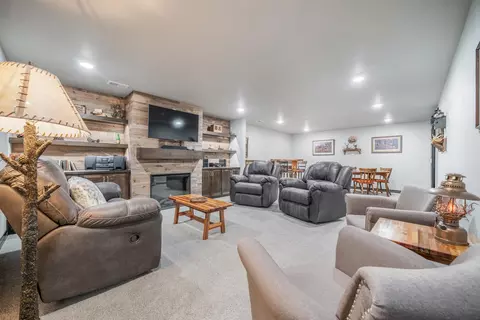 Living - 5090 N Milkweed Trl, Appleton, WI 54913 photo 3 of 5