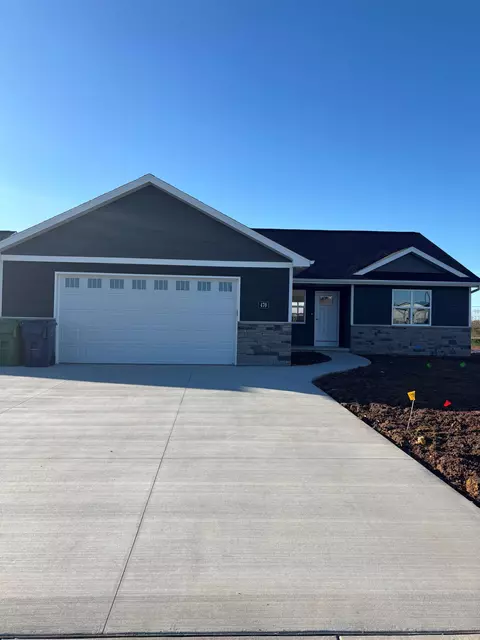 470 Emerald Isle Ct, Wrightstown, WI 54180