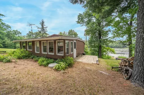 9079 Boelter Lake Dr, Almond, WI 54909