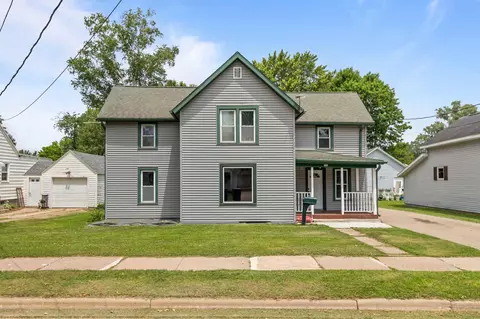 102 10th St, Clintonville, WI 54929