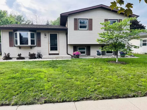 2266 Allerton Dr, Oshkosh, WI 54904
