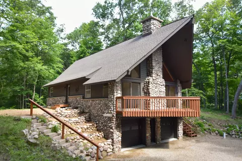 n1381 West Stratton Road, Waupaca, WI 54981