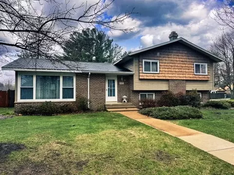 2709 Richard St, Marinette, WI 54143