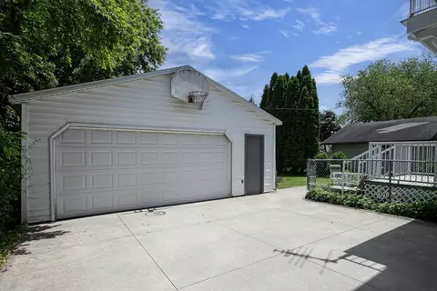 1108 N Division St, Appleton, WI 54911 photo 2