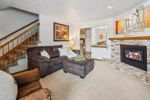Living - 725 S Westhaven Pl #G, Appleton, WI 54914 photo 2 of 2