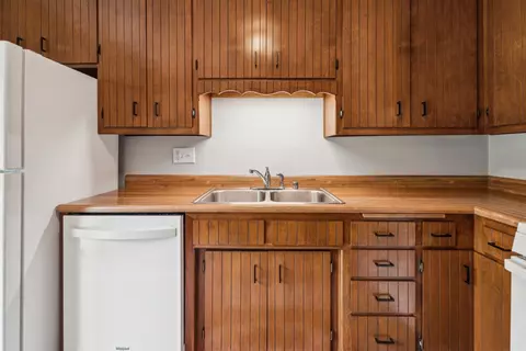 Kitchen - 725 S Westhaven Pl #G, Appleton, WI 54914 photo 2 of 2