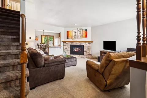 Living - 725 S Westhaven Pl #G, Appleton, WI 54914 photo 1 of 2