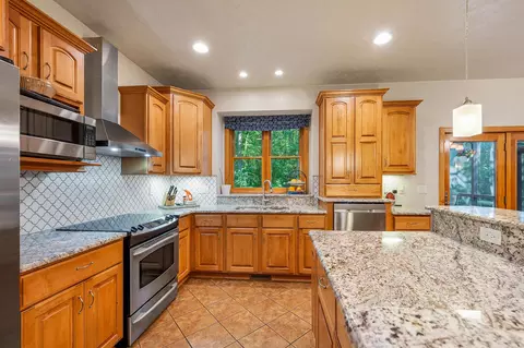 Kitchen - w3866 Lone Oak Drive, Appleton, WI 54913 photo 4 of 7