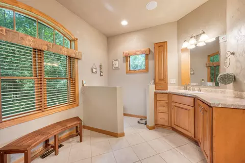 Bath - w3866 Lone Oak Drive, Appleton, WI 54913 photo 4 of 7