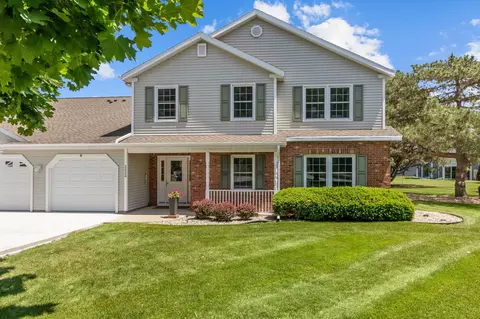 2524 Village Ln #B, Oshkosh, WI 54904