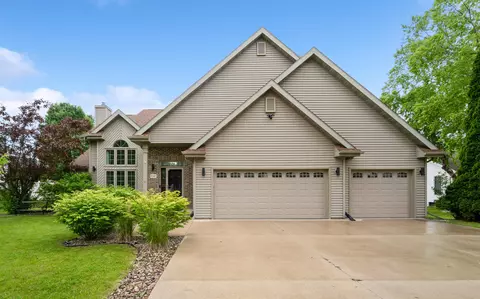 1046 Carriage Ln, Fond Du Lac, WI 54935