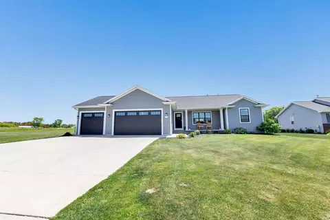 Exterior - 582 Clay St, Wrightstown, WI 54180 photo 9 of 10