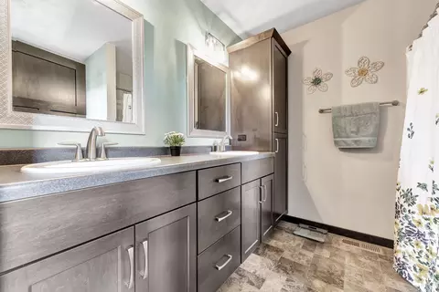 Bath - 582 Clay St, Wrightstown, WI 54180 photo 1 of 3