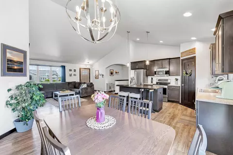 Dining - 582 Clay St, Wrightstown, WI 54180 photo 2 of 2