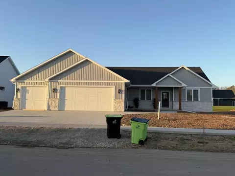 W5836 Roundstone Place, Menasha, WI 54952