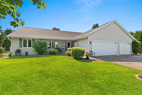 2957 Vince Ln, Green Bay, WI 54313