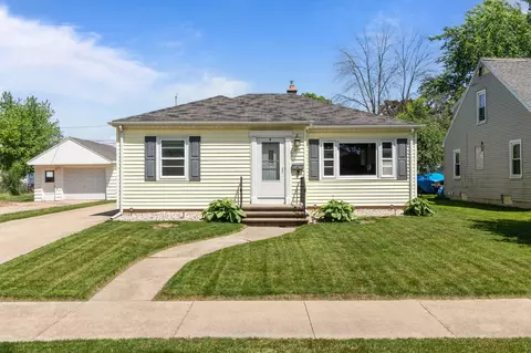 818 Maple St, Neenah, WI 54956