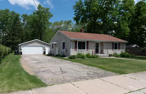 1918 E Pauline St, Appleton, WI 54911 photo 4