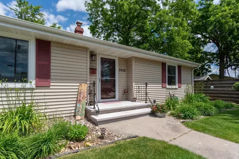 1918 E Pauline St, Appleton, WI 54911 photo 3