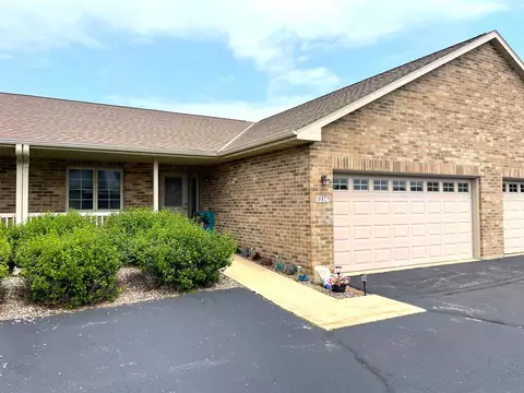 1216 Pond View Cir, De Pere, WI 54115