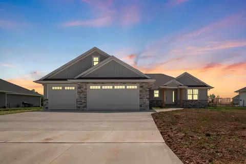 1351 Highland Ridge Dr, De Pere, WI 54115