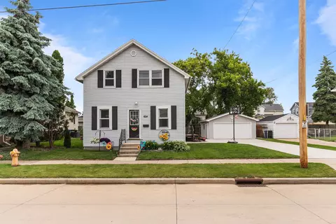 624 W 8th Ave, Oshkosh, WI 54902