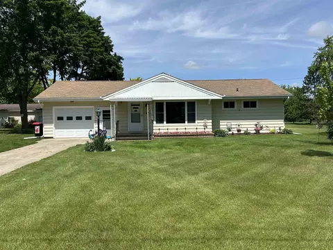 207 W Main St, Gillett, WI 54124