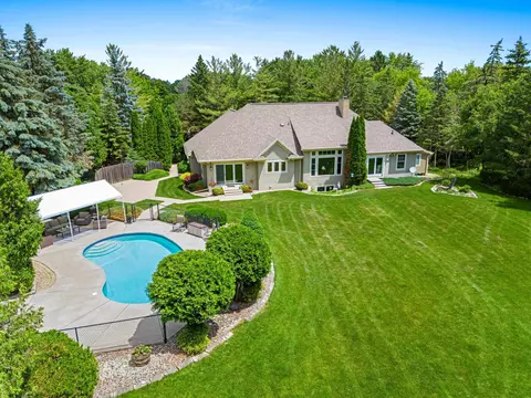 260 S Clay St, De Pere, WI 54115