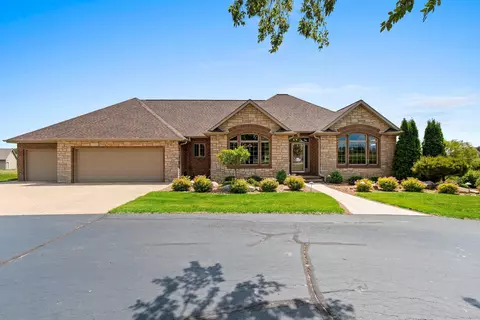 5391 River Oaks Dr, De Pere, WI 54115