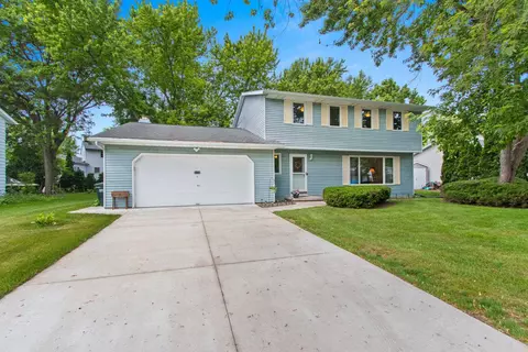 3114 E River Dr, Green Bay, WI 54301