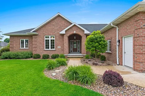 3234 W Twin Pines Ct, Green Bay, WI 54311
