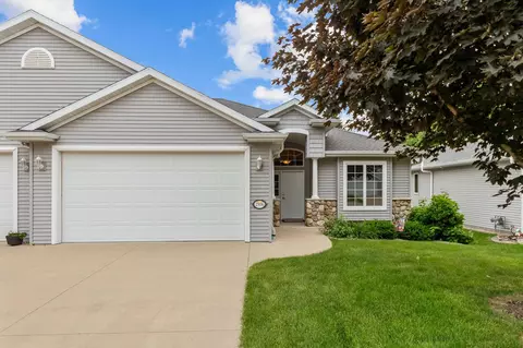 2506 Waterford Ct, Neenah, WI 54956