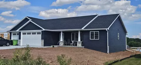 8304 Xavier Dr, Neenah, WI 54956
