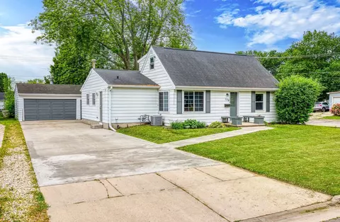 156 Wright Ave, Neenah, WI 54956