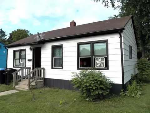 914 N 6th Pl, Sturgeon Bay, WI 54235