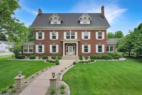 1505 1st St, Menominee, MI 49858