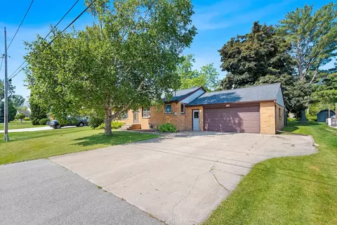 513 Lacona Ct, Green Bay, WI 54313